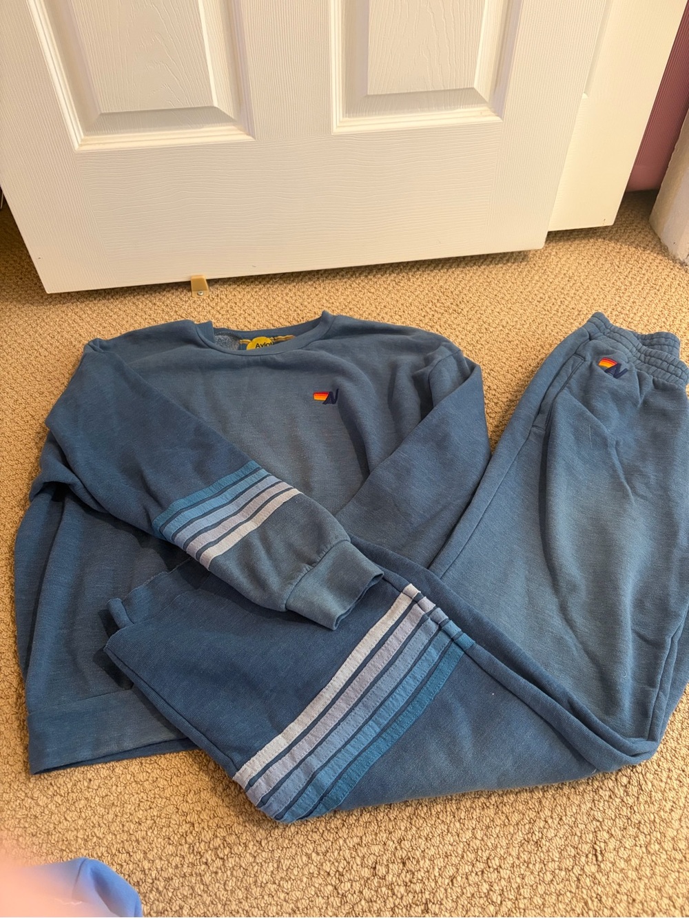 Aviator Nation blue stripe set
Crew neck S
Straight leg Sweatpants xs